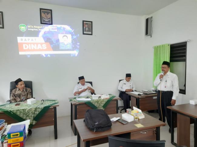 Perpisahan Purna Tugas  Drs Irwan, Guru MTsN 7 Kebumen